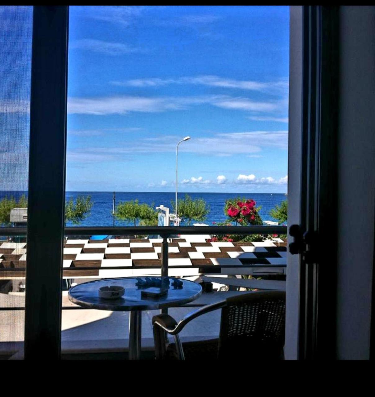 Dhima Hotel Himarë Exterior foto
